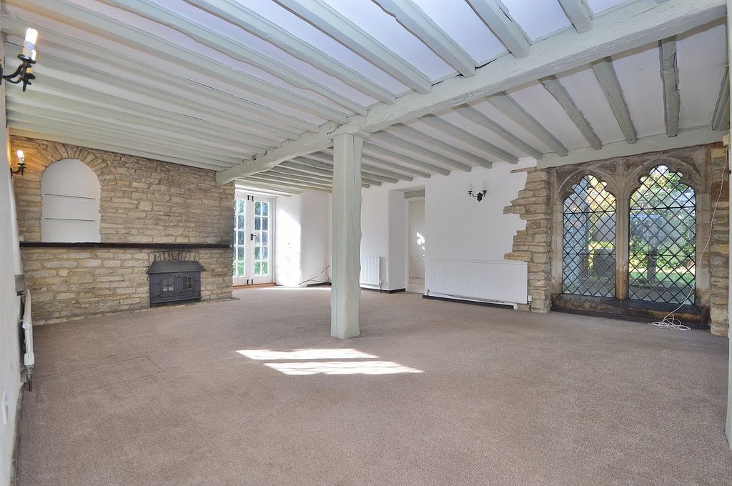 Property photo 2 of 27