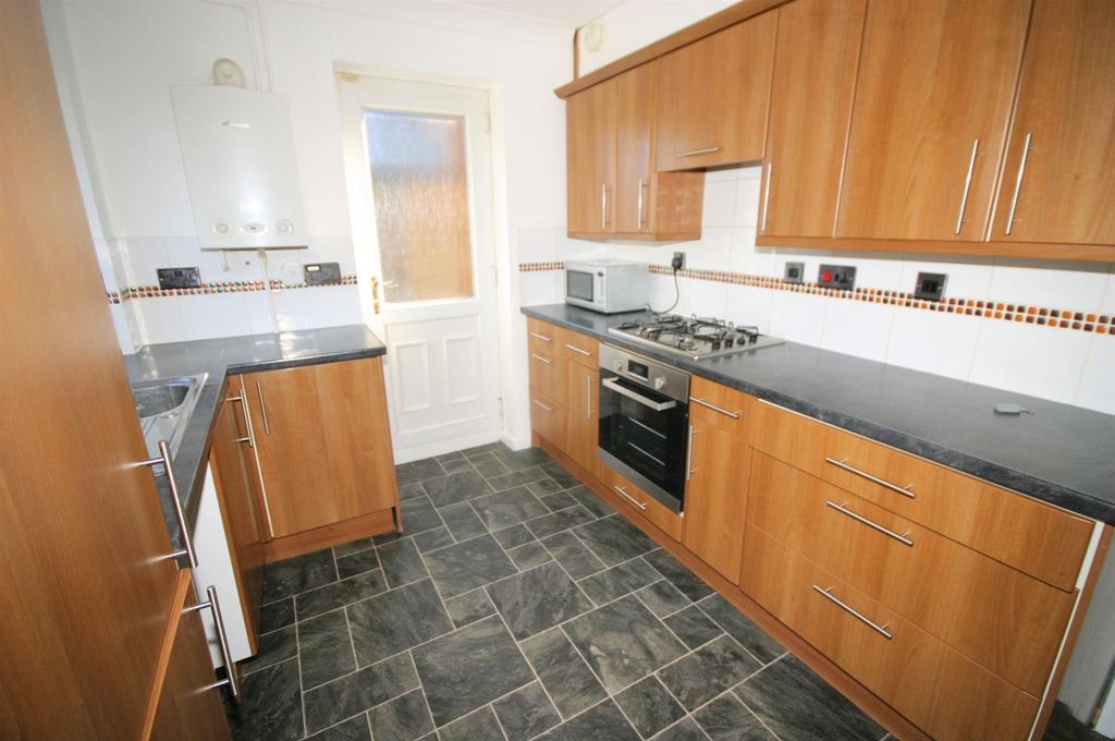 Property photo 2 of 22 Kitchen / Diner