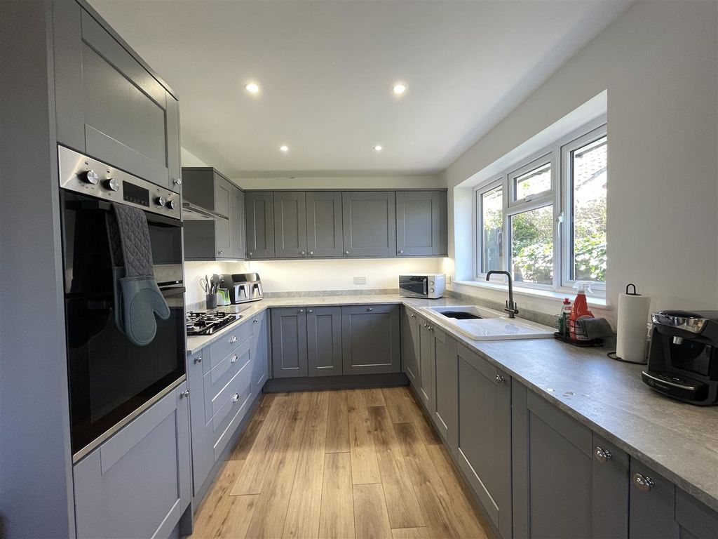 Property photo 2 of 15 Kitchen