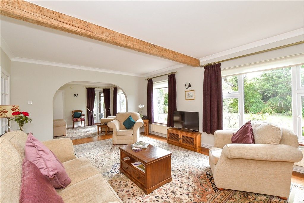 Property photo 3 of 18 Lounge