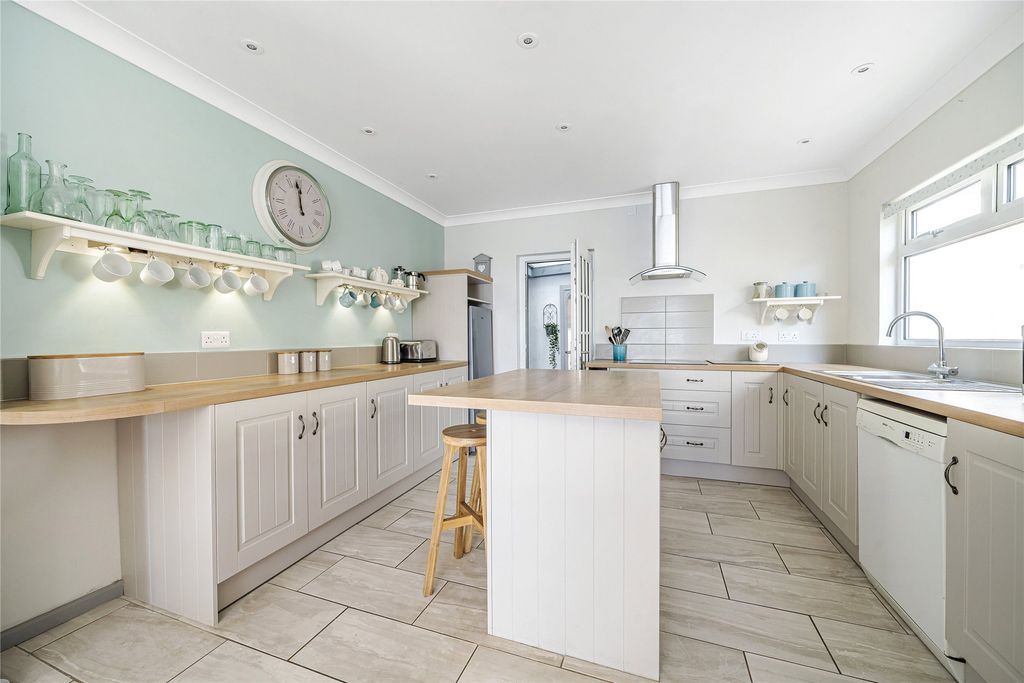 Property photo 3 of 22 Kitchen