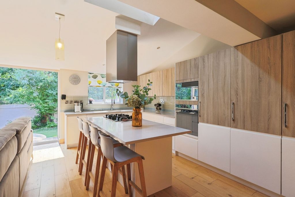 Property photo 3 of 23 Pbox-Img.Jpg