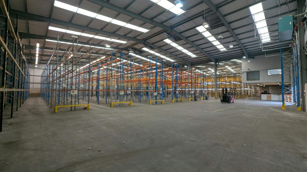 Property photo 2 of 8 Internal Warehouse.Jpg