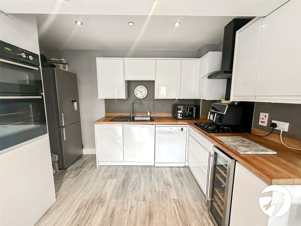 Property photo 3 of 5 Kitchen