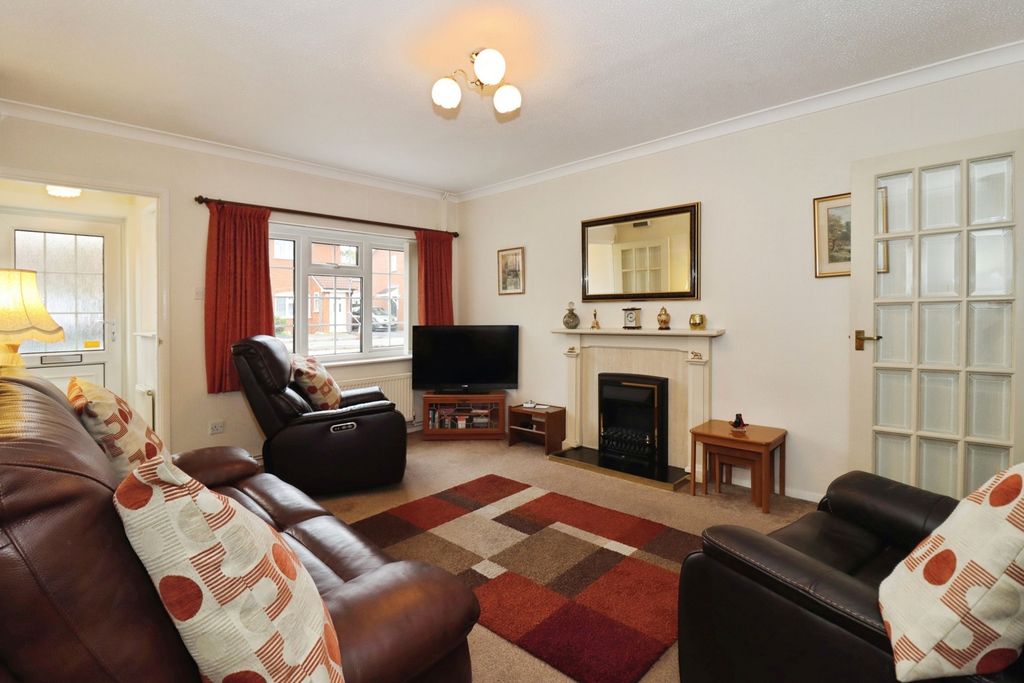 Property photo 1 of 17 Lounge