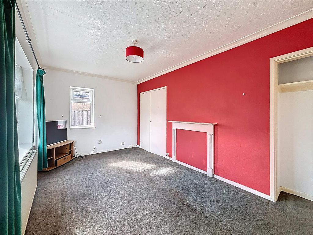 Property photo 2 of 16 Lounge