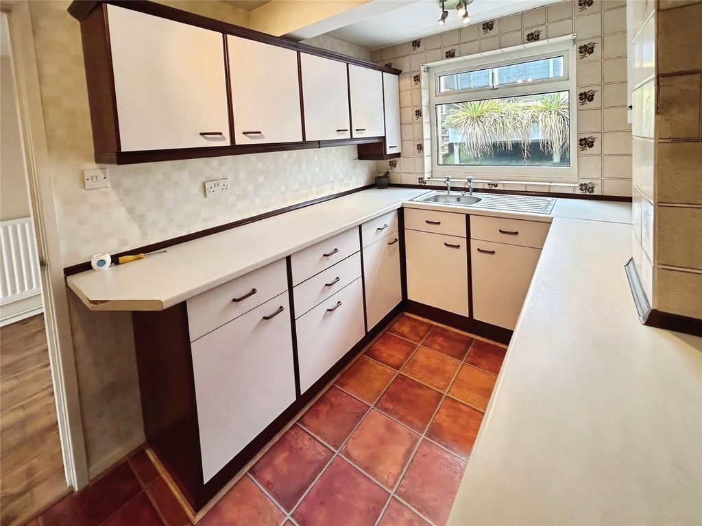 Property photo 3 of 20 Kitchen