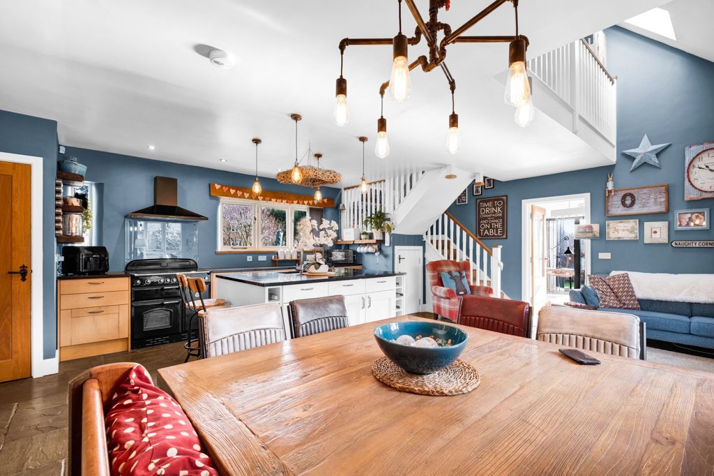 Property photo 3 of 33