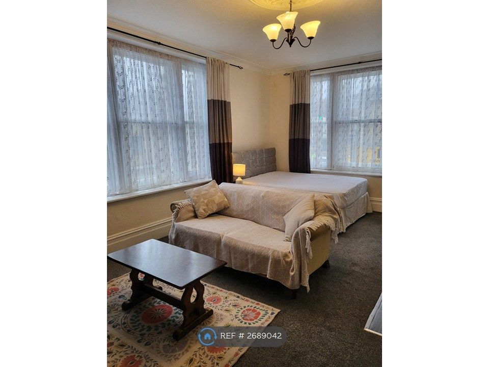 Property photo 1 of 4 Studio Room