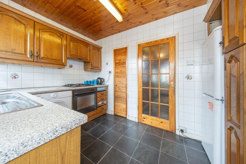Property photo 3 of 21 Kitchen