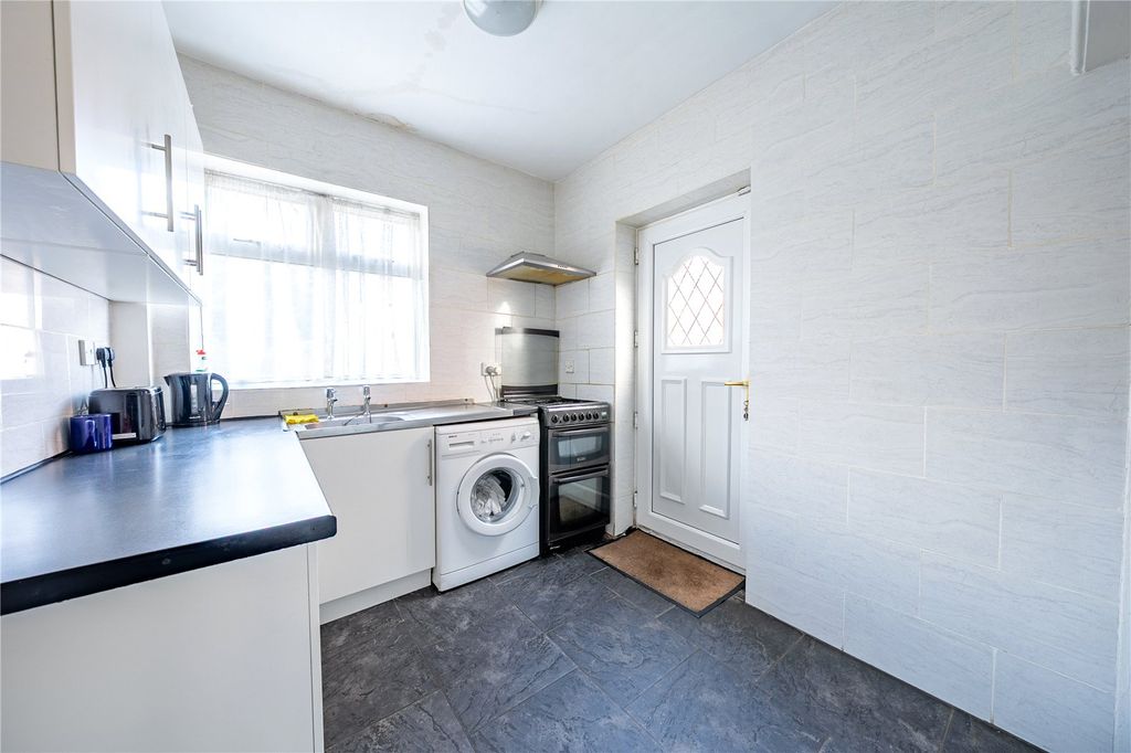 Property photo 3 of 12 Picture No. 11