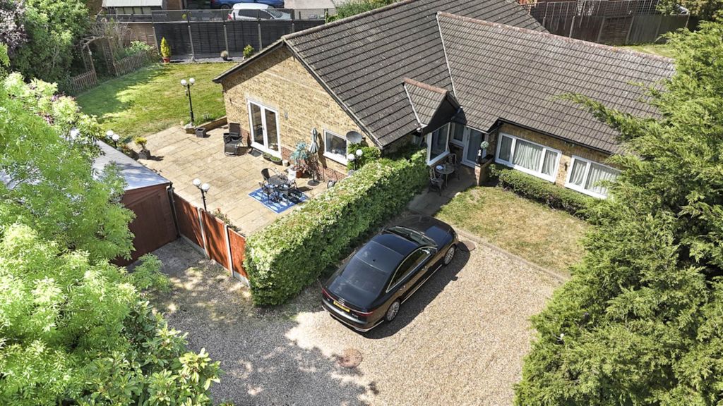 Property photo 2 of 39