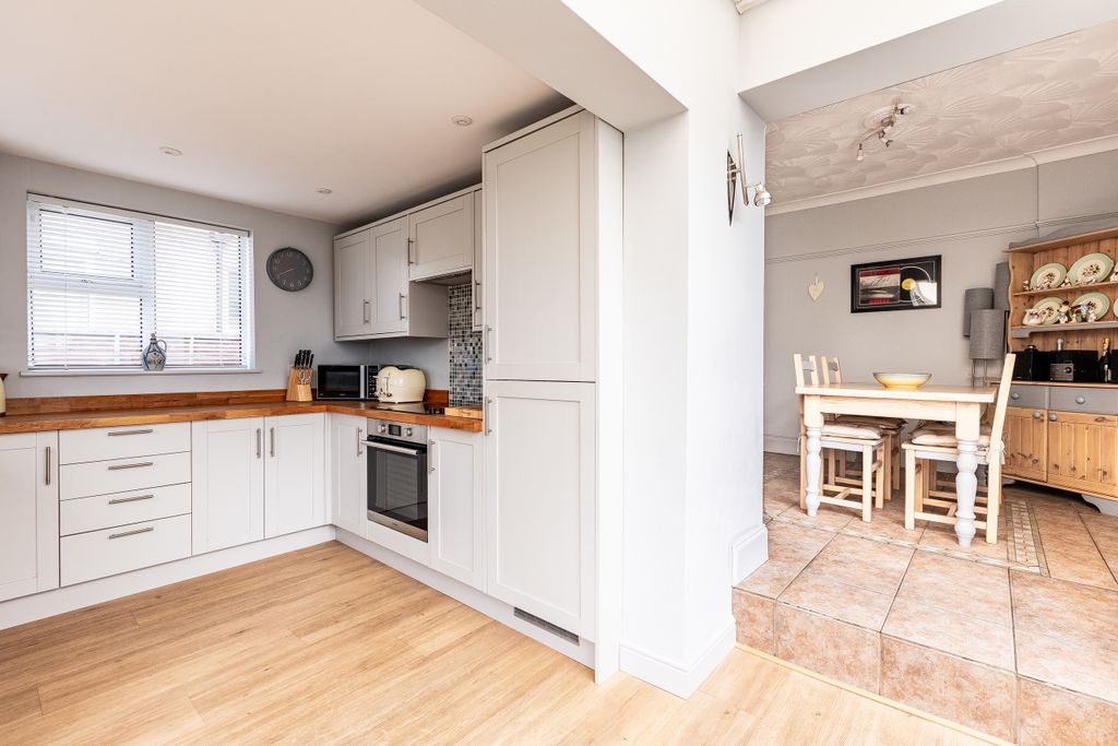 Property photo 2 of 21 2