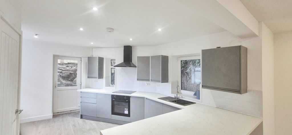 Property photo 2 of 13 Image