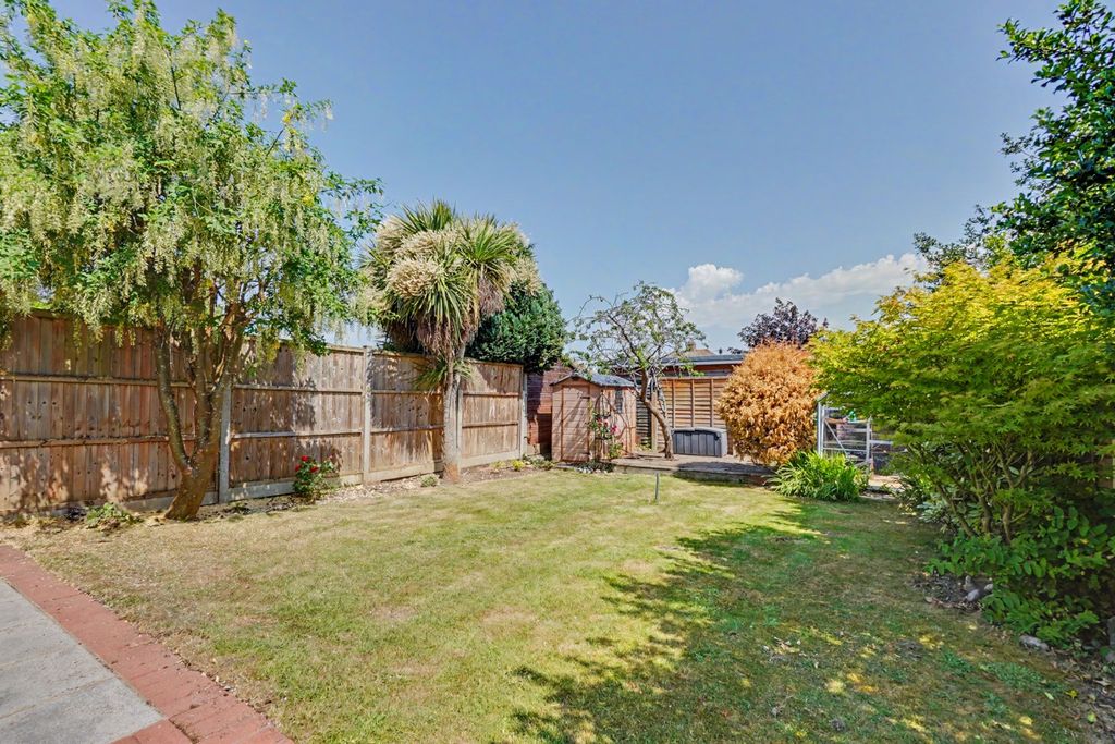 Property photo 2 of 18 5186576