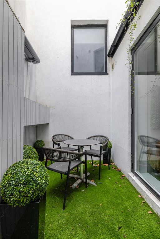 Property photo 3 of 31 Queensdown Road, E5