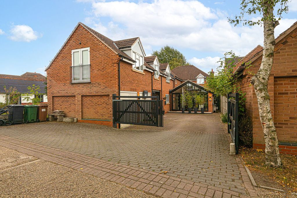 Property photo 1 of 34