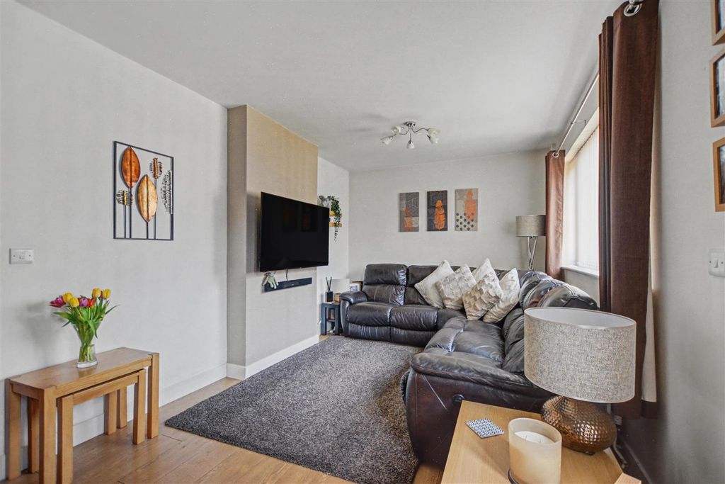 Property photo 3 of 23 Lounge_2.Jpeg