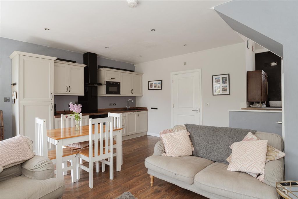 Property photo 1 of 16 Set 10.Jpg