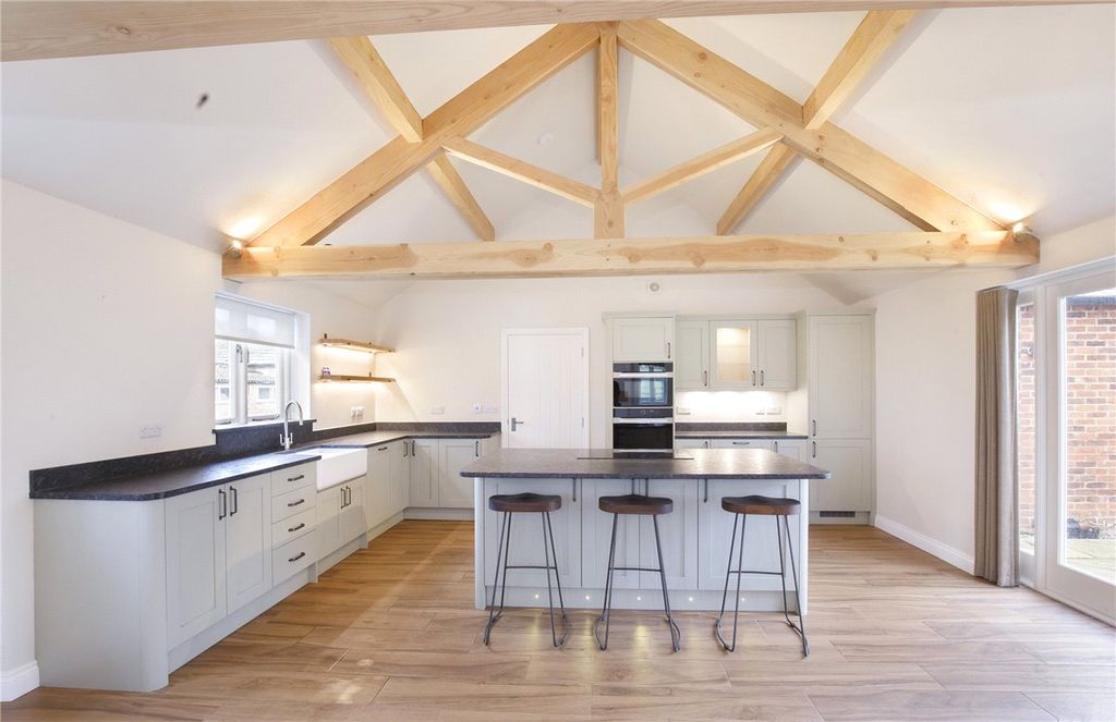 Property photo 2 of 22 Picture No. 11