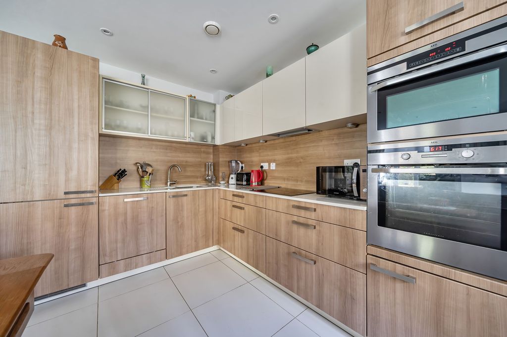 Property photo 3 of 27