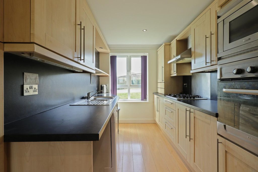 Property photo 3 of 29 Kitchen