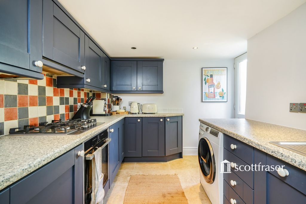 Property photo 2 of 11 Kitchen 2