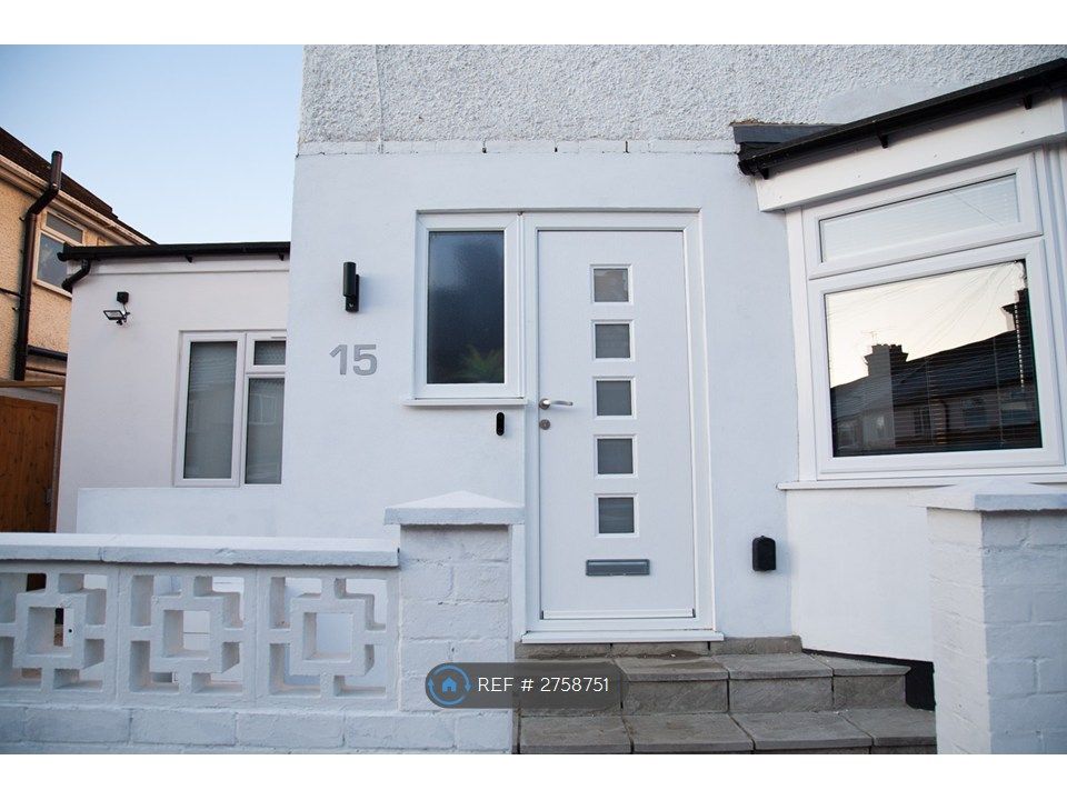 Property photo 3 of 7 Welcoming Front Of House