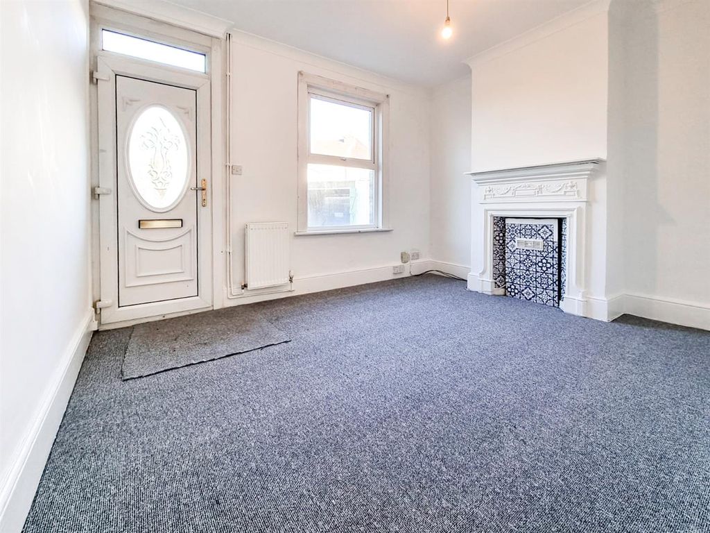 Property photo 3 of 9 Lounge