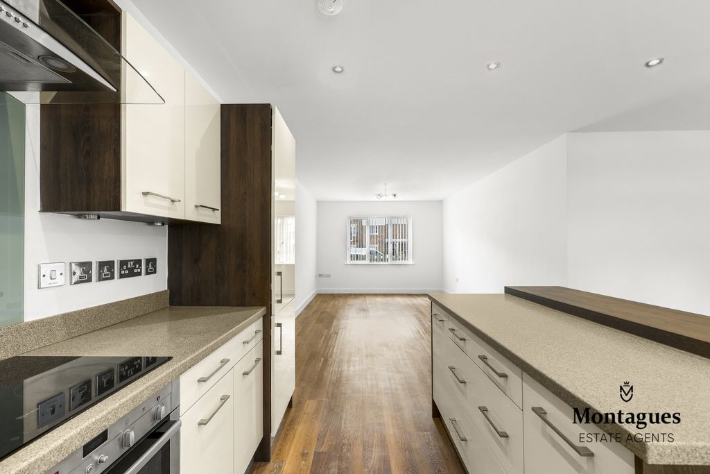 Additional image 10 of 2 bed flat for saleCentre Drive, Epping CM16