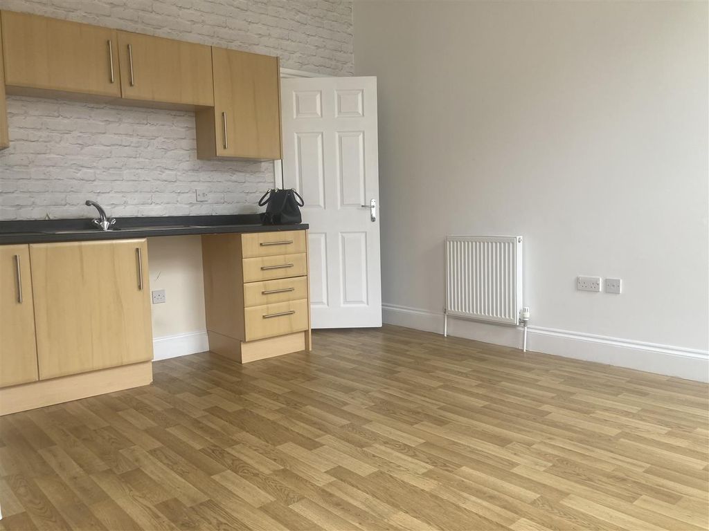 Property photo 3 of 9 Img-1710.Jpg