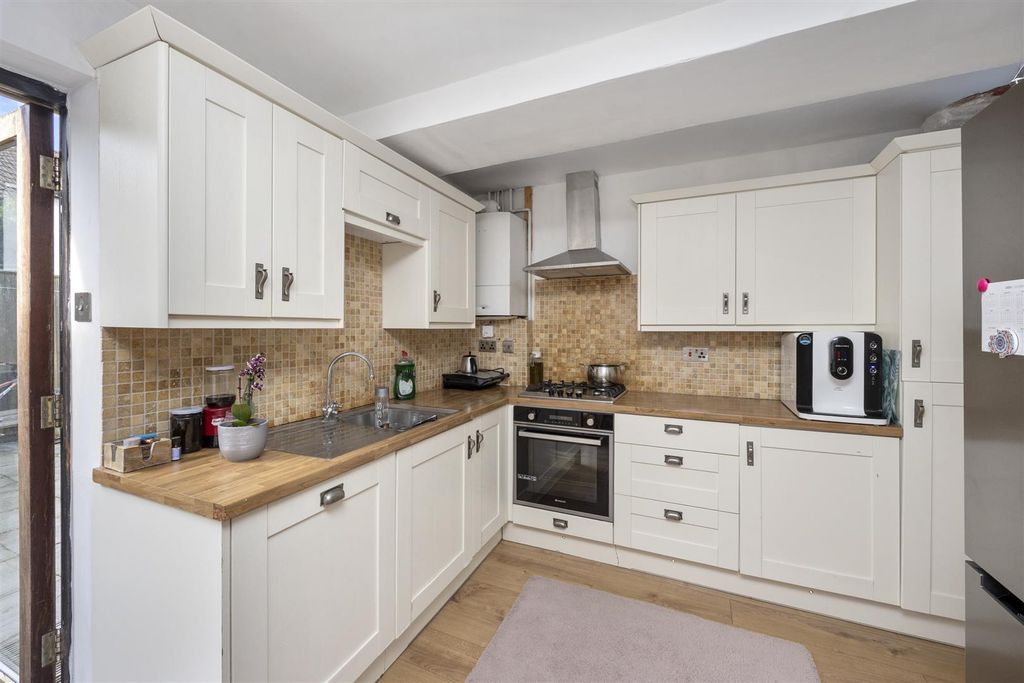 Property photo 3 of 17 Montgomery Street, 82-011.Jpg