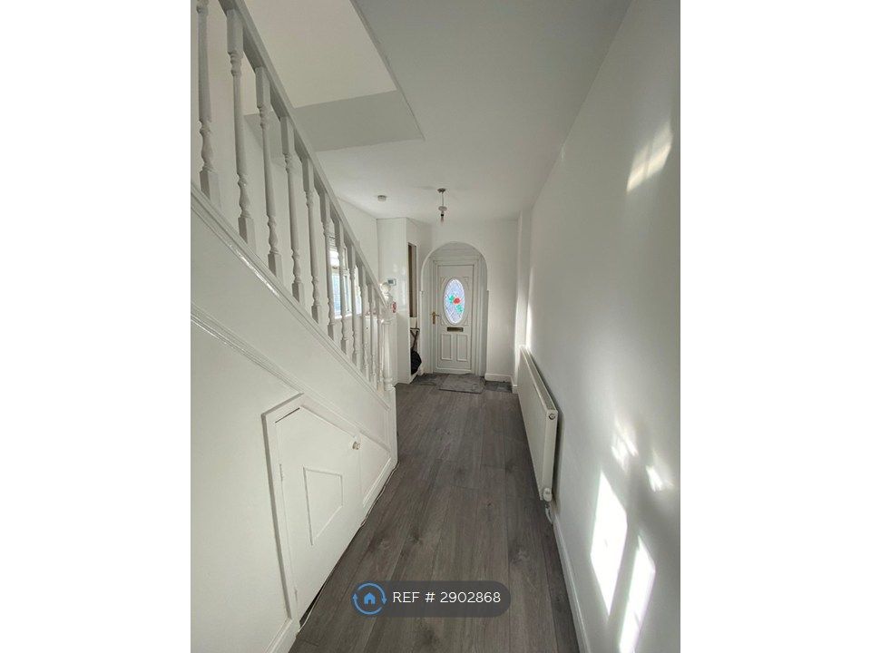 Property photo 2 of 25