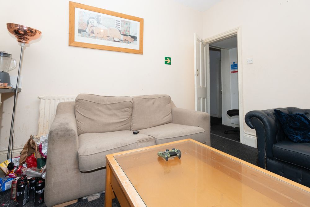 Property photo 2 of 25