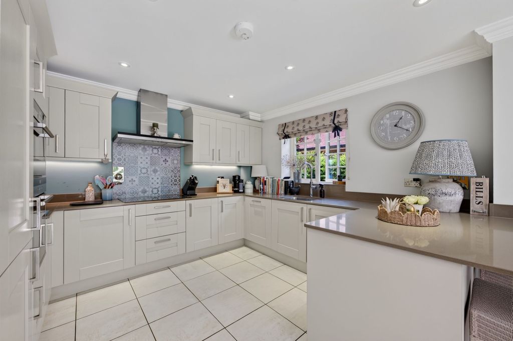 Property photo 3 of 21 Kitchen