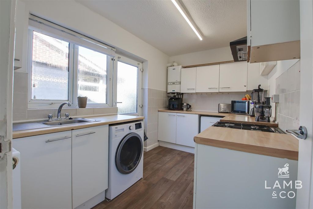 Property photo 2 of 17