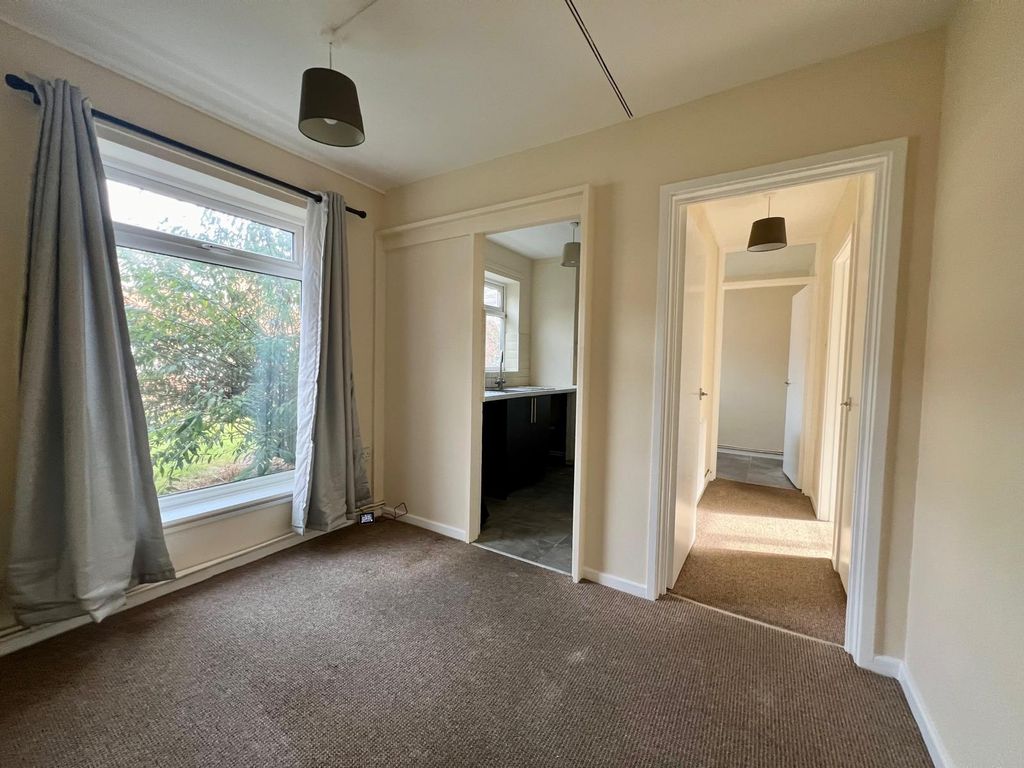 Property photo 2 of 8 Lounge