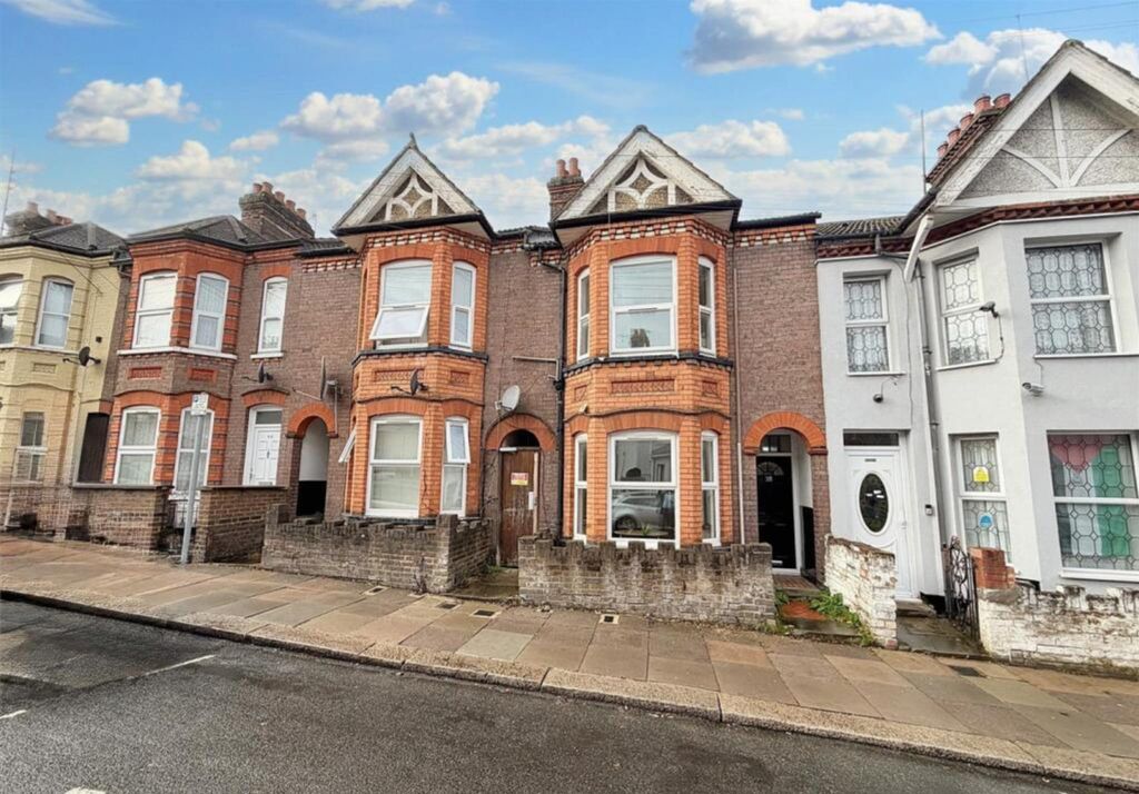 Property photo 1 of 29 6-Bedroom HMO Investment Opportunity – Lyndhurst Road, Luton Lu1
