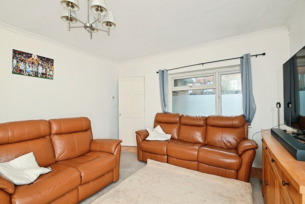 Property photo 3 of 9 Pbox-Img.Jpg