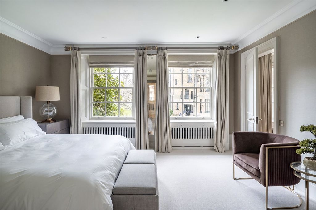 Property photo 1 of 13 Principal Bedroom