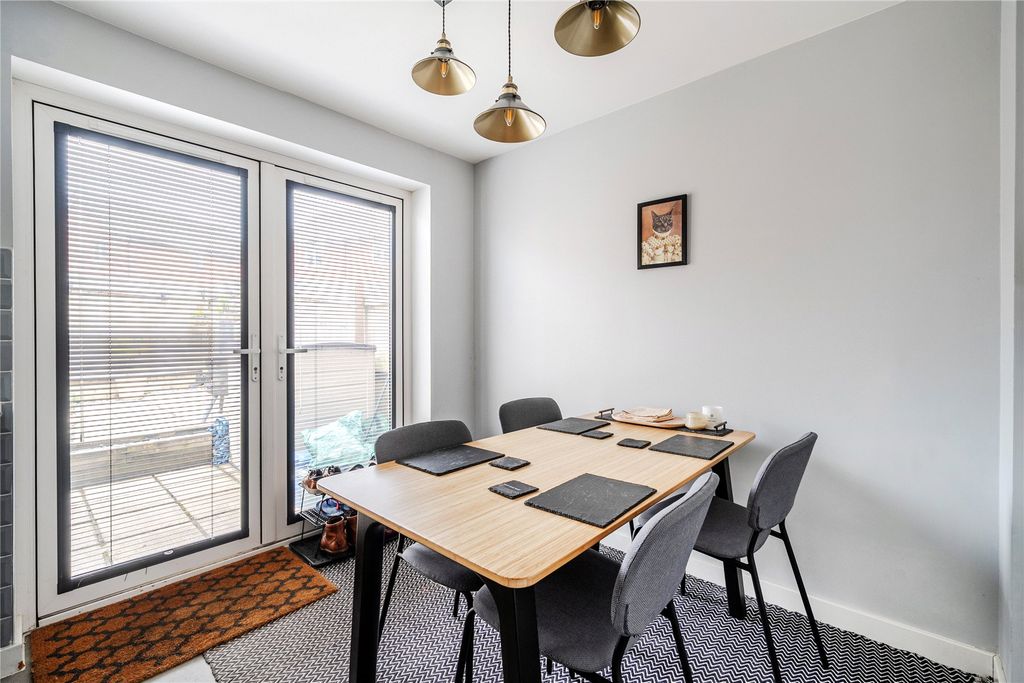 Property photo 3 of 10 Dining Area