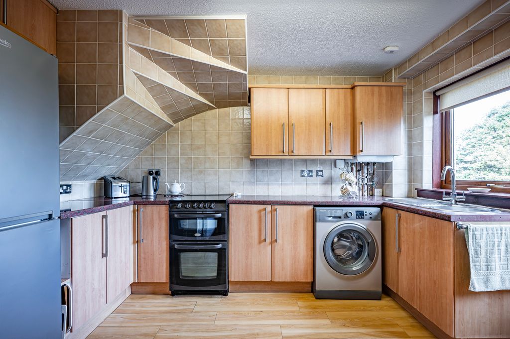 Property photo 3 of 38