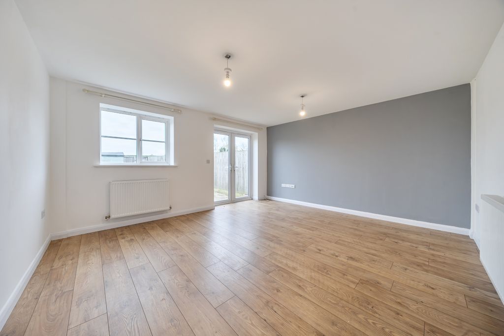 Property photo 2 of 21 Living Room