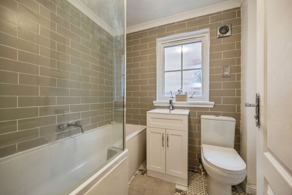 Property photo 3 of 15 Bathroom