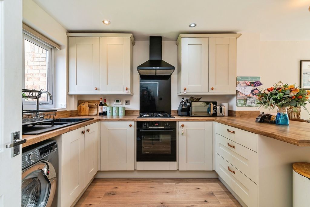 Property photo 2 of 18 Pbox-Img.Jpg