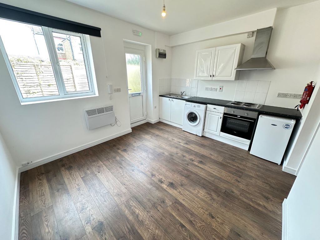 Property photo 2 of 6 4168462
