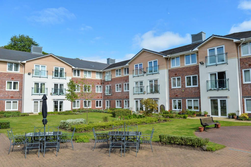 Property photo 1 of 7 Communal Gardens