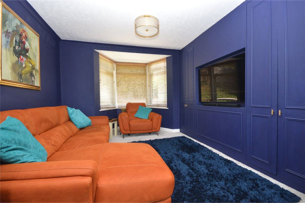 Property photo 2 of 22 Living Room