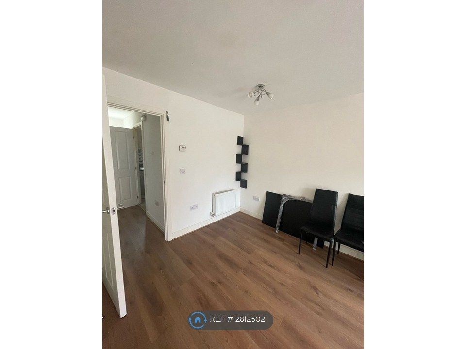 Property photo 3 of 15 Hall