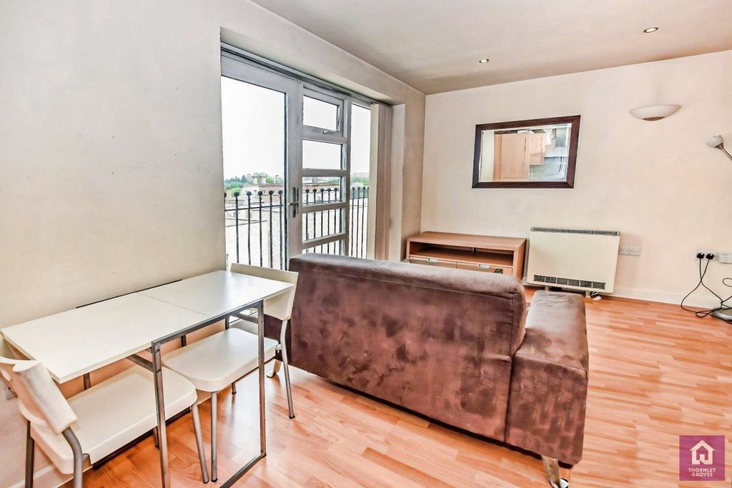 Property photo 2 of 9 Picture No. 13